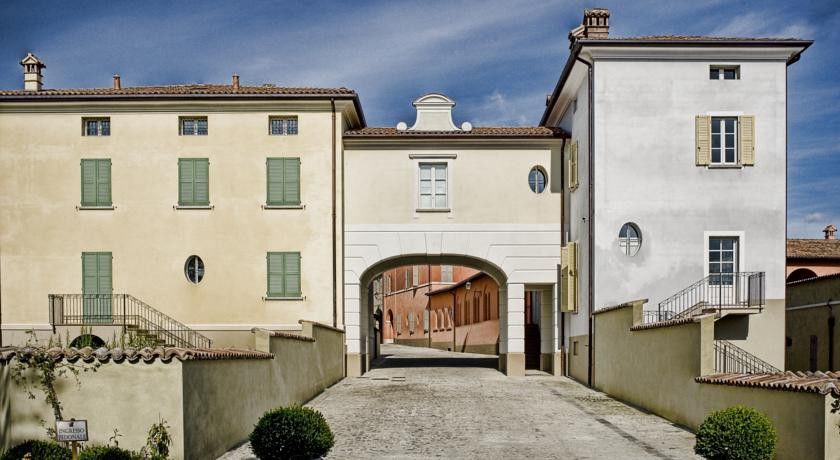 Matilde Di Canossa Golf Spa & Hotel Resort Reggio Emilia Exterior photo